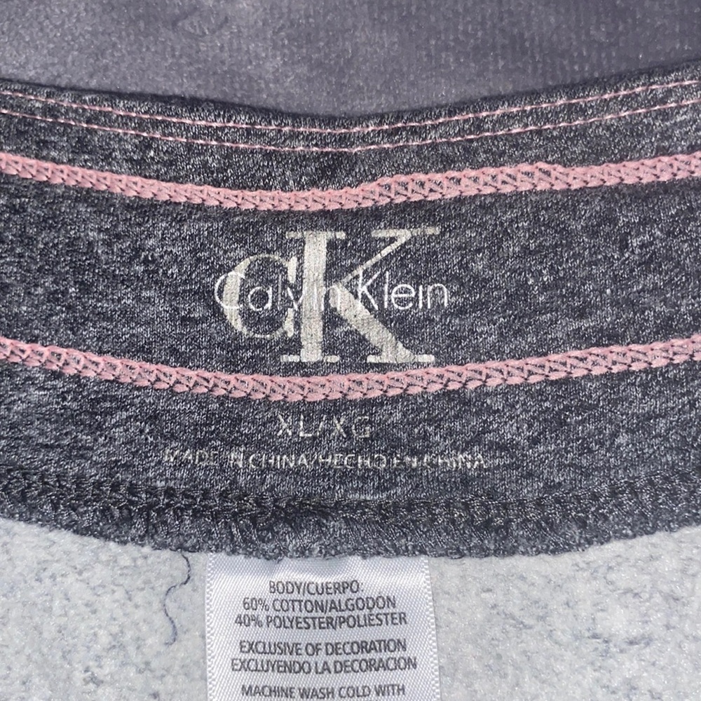 Calvin Klein - Picture 7 of 9